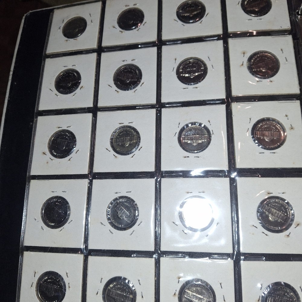 Coin Collection in Display Holders - Picture 2 of 2